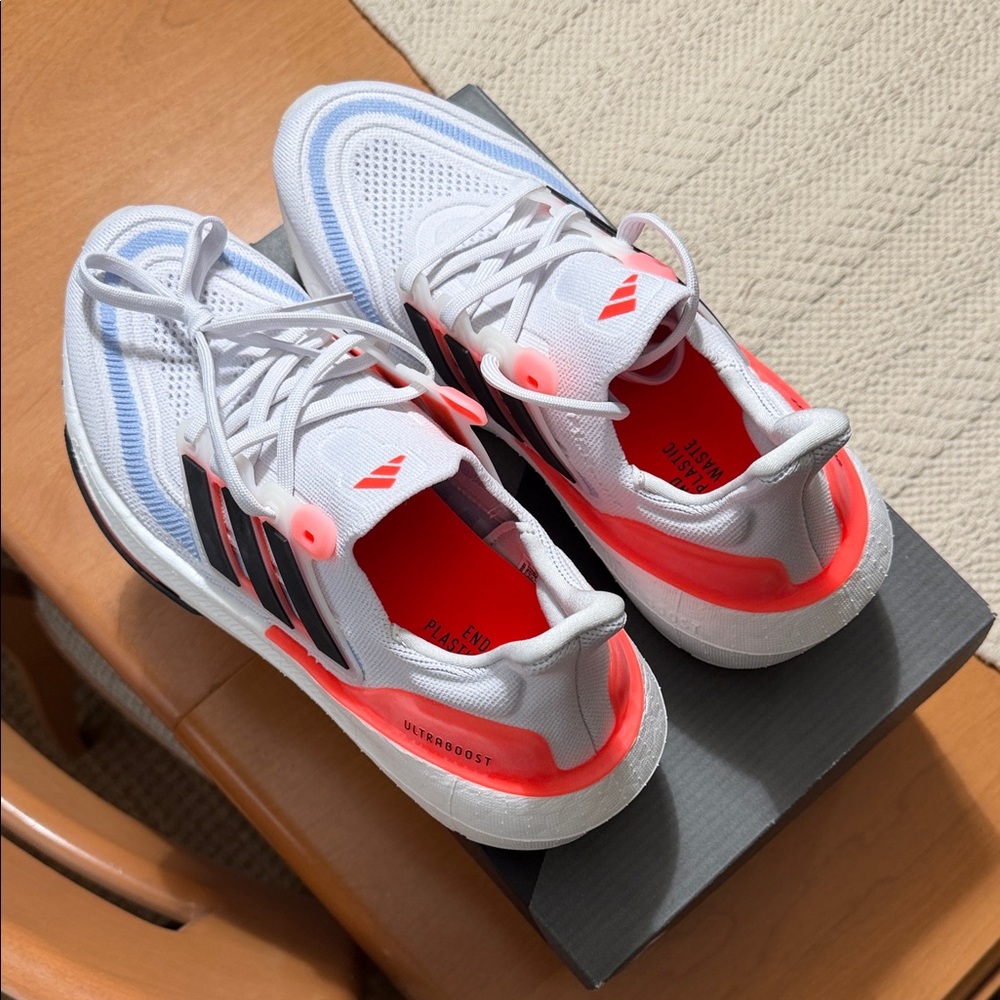 Adidas Ultraboost Light M7/W8.5/40. NIB - Picture 3 of 17
